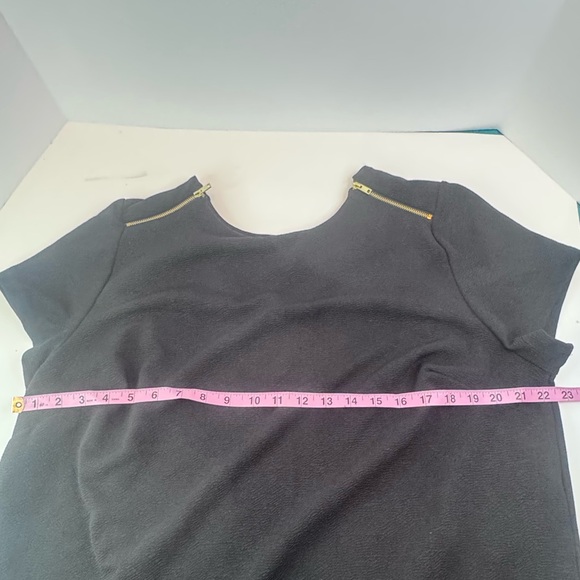 Worthington Woman Black Pleated Top Gold Zipper Shoulder Blouse Plus Size 1X - Picture 9 of 12